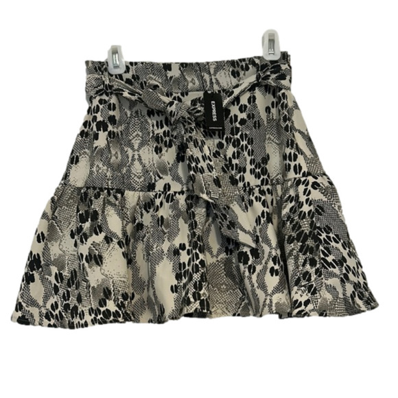 Express Black And White Animal Print Mini Skort, Size 2 - Picture 1 of 10